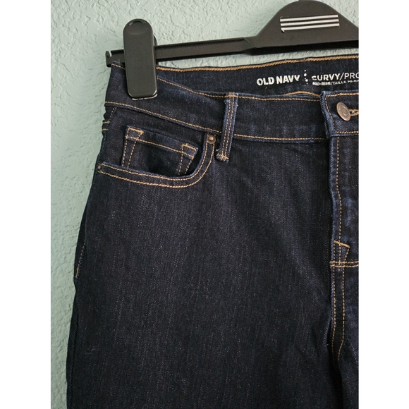 Old Navy (Petite) | Dark Wash Curvy Straight Leg Jeans - Picture 3 of 10